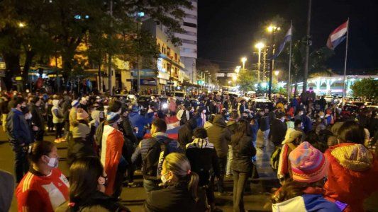 Paraguay: saqueos, detenidos y un herido de bala en Ciudad del Este por el regreso a la fase 0 de la cuarentena