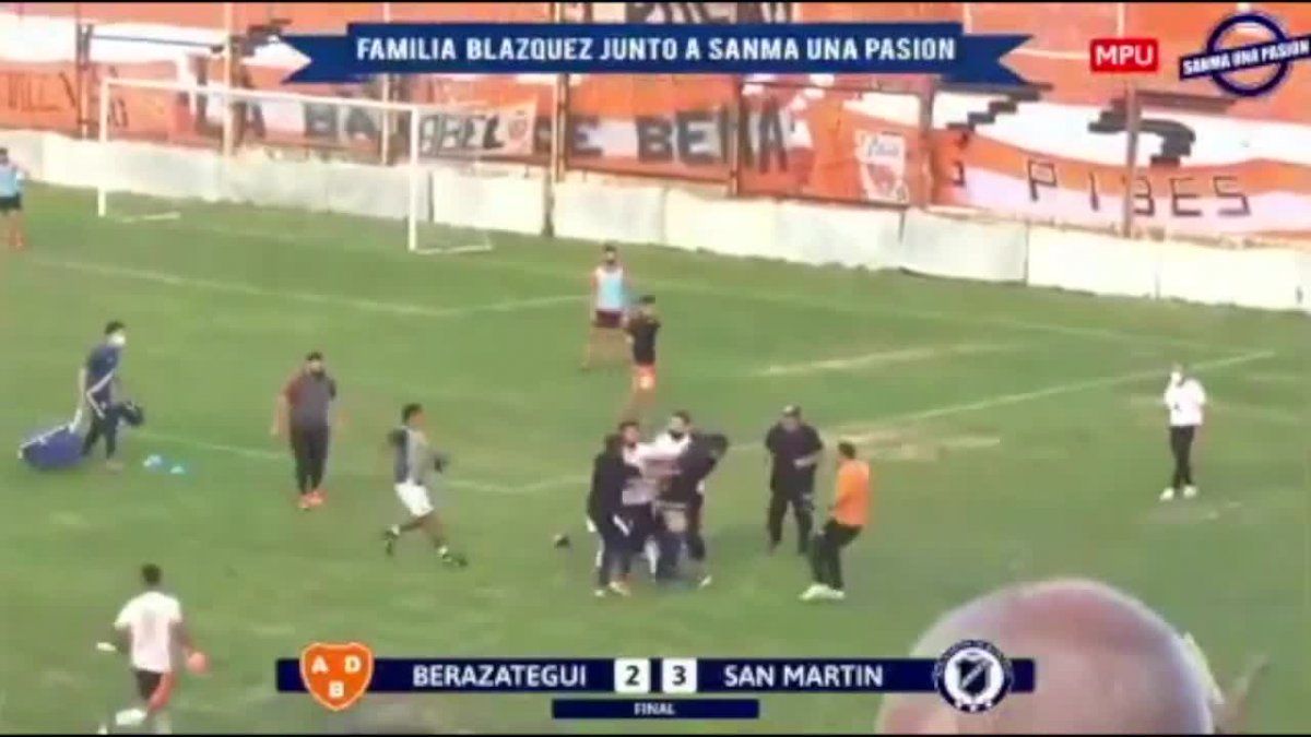 Berazategui y San Martín de Burzaco protagonizaron un escándalo.