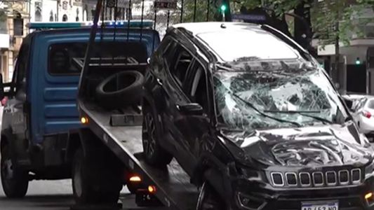 Brutal accidente en Caballito: una camioneta volcó, atropelló a personas y la conductora dio positivo