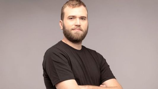 Es bahiense, arrancó sin inversión y ahora factura millones con el marketing digital