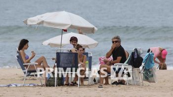 El cumpleaños de Ricardo Darín en Punta del Este: día de playa, cena en familia y la gentileza de Susana Giménez