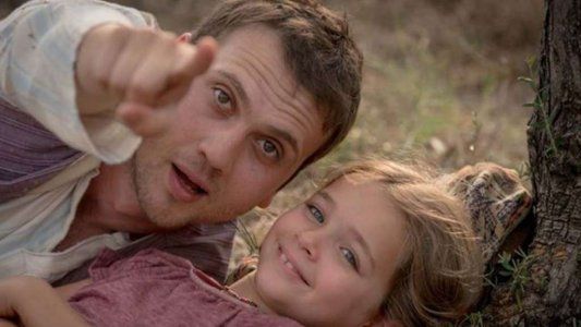 Milagro en la celda 7: de qué trata la película turca de Netflix que está haciendo llorar hasta a los más duros