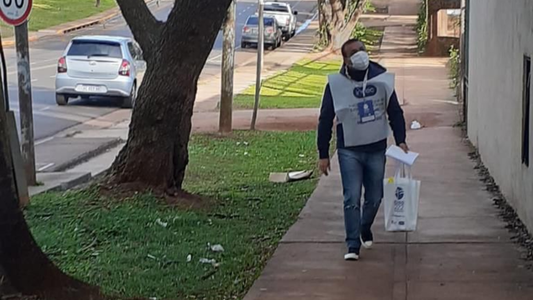 El gobernador de Misiones, Oscar Herrera Ahuad, se sumó como voluntario a los 600 mil censistas