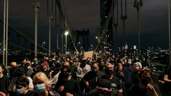 Continúan las protestas y la violencia en Estados Unidos pese al toque de queda impuesto en varias ciudades