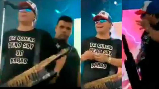 ¿Qué le alcanzaron a Pablo Lescano a escondidas en pleno show?