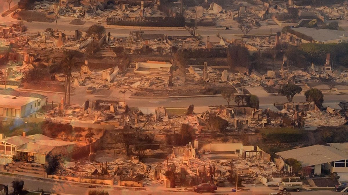 Zonas destruídas por el fuego, como si hubiesen sido arrasadas por un bombardeo, dejaron a decenas de miles de personas sin lugar a donde vivir. (Foto: Gentileza CFR.org)