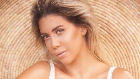 Wanda Nara calentó la playa con sus selfies en bikini