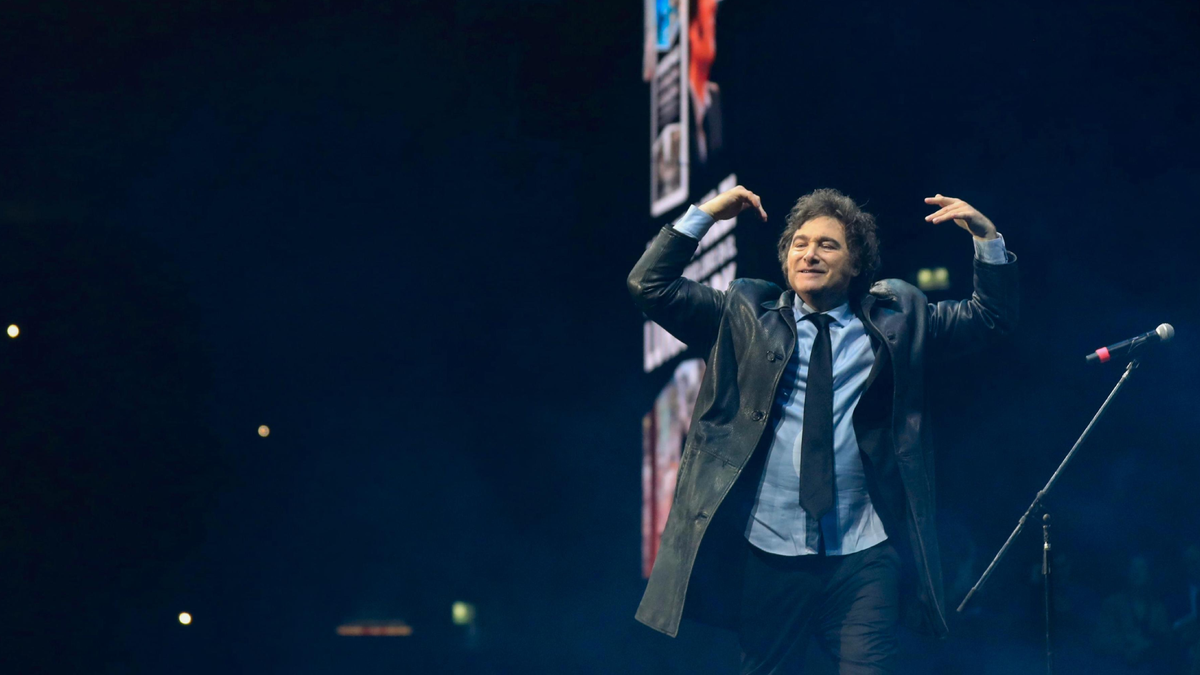 En vivo, Javier Milei presenta su libro en el Luna Park con un show: 