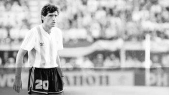 Juan Simón: Diego hubiera sido mucho más grande si lo protegían mejor los árbitros