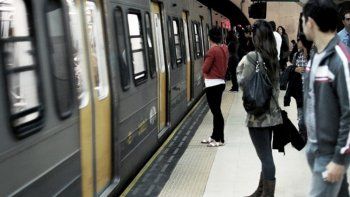 Subte línea B: empleados levantaron los molinetes y amenazan con un paro