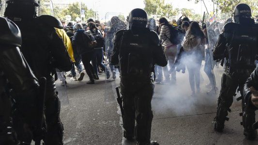 Colombia: toque de queda en Cali, bloqueo de rutas y violencia en las calles