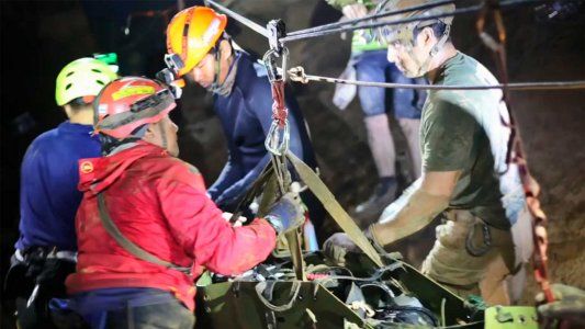 El crudo relato del último buzo en salir de la cueva de Tailandia