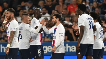 Lionel Messi festeja con sus compañeros el bicampeonato del PSG. (Foto: San Juan) Lionel Messi festeja con sus compañeros el bicampeonato del PSG. (Foto: San Juan)