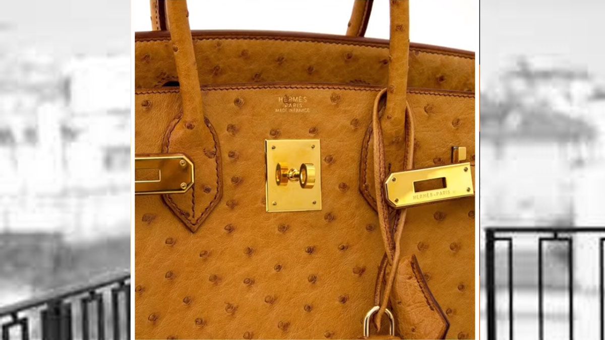 Los elementos distintivos que hacen a este bolso algo único. Empleados deshonestos los roban para alimentar el mercado de las obras falsas (Foto: captura de TV). Los elementos distintivos que hacen a este bolso algo único. Empleados deshonestos los roban para alimentar el mercado de las obras falsas (Foto: captura de TV).