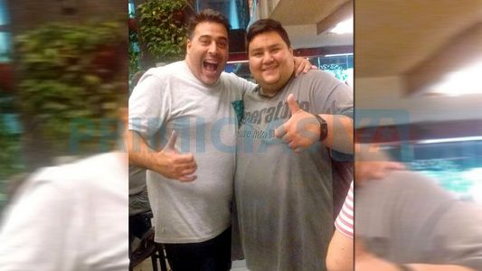 Luisito de Cuestión de peso se comió una pizza y media en calle Corrientes