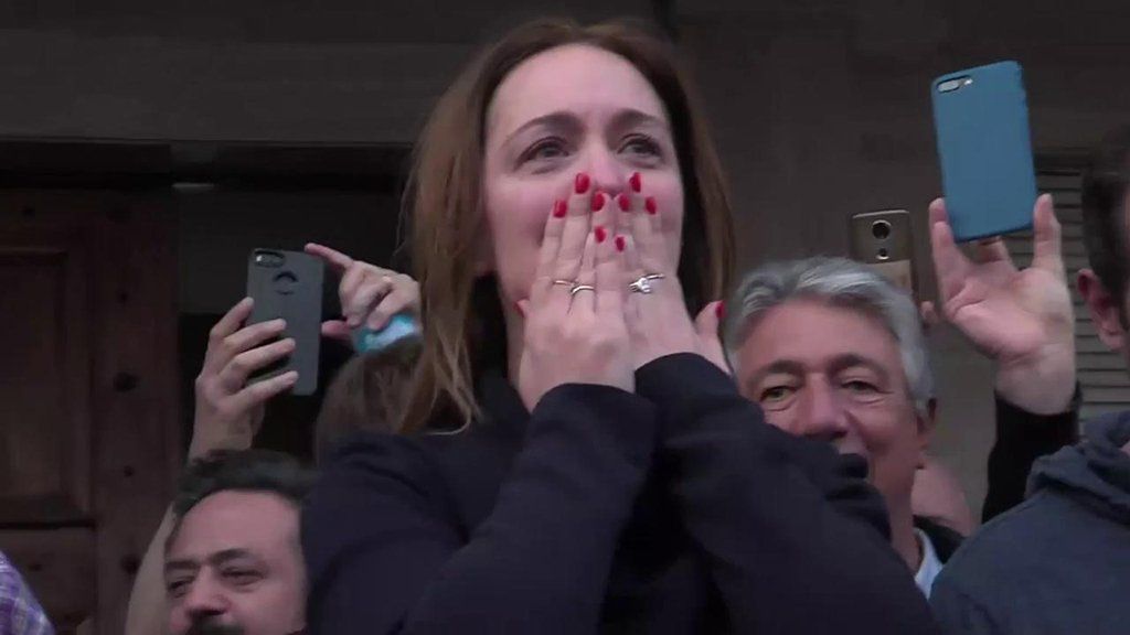 Entre lágrimas, Vidal saludó a los miles de vecinos que se reunieron en Morón por su cumpleaños