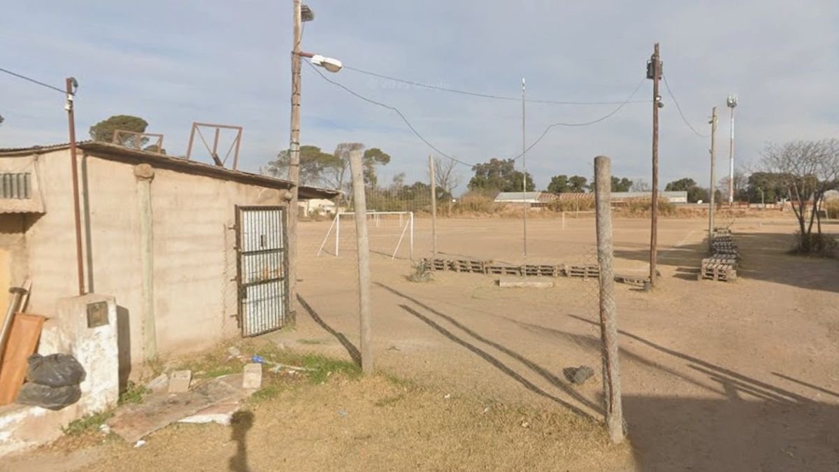 Cumplía 23, se desplomó jugando al fútbol y murió mientras esperaba la ambulancia