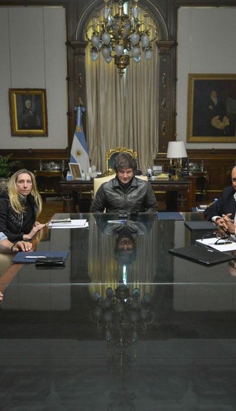 Nueva interna en el Gabinete por la Ley de DNU y la negociación secreta con los gobernadores