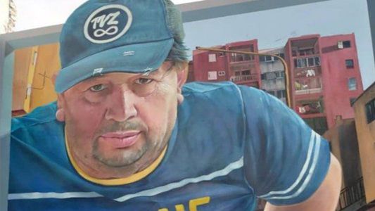 Hicieron un imponente mural en honor al papá de Tévez