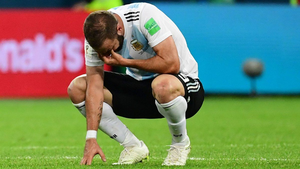 Un emocionado Higuaín se desahogó con lágrimas después de la victoria ante Nigeria