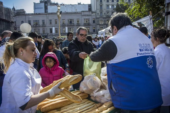 Panazo en Plaza Miserere para protestar contra los aumentos de materias primas