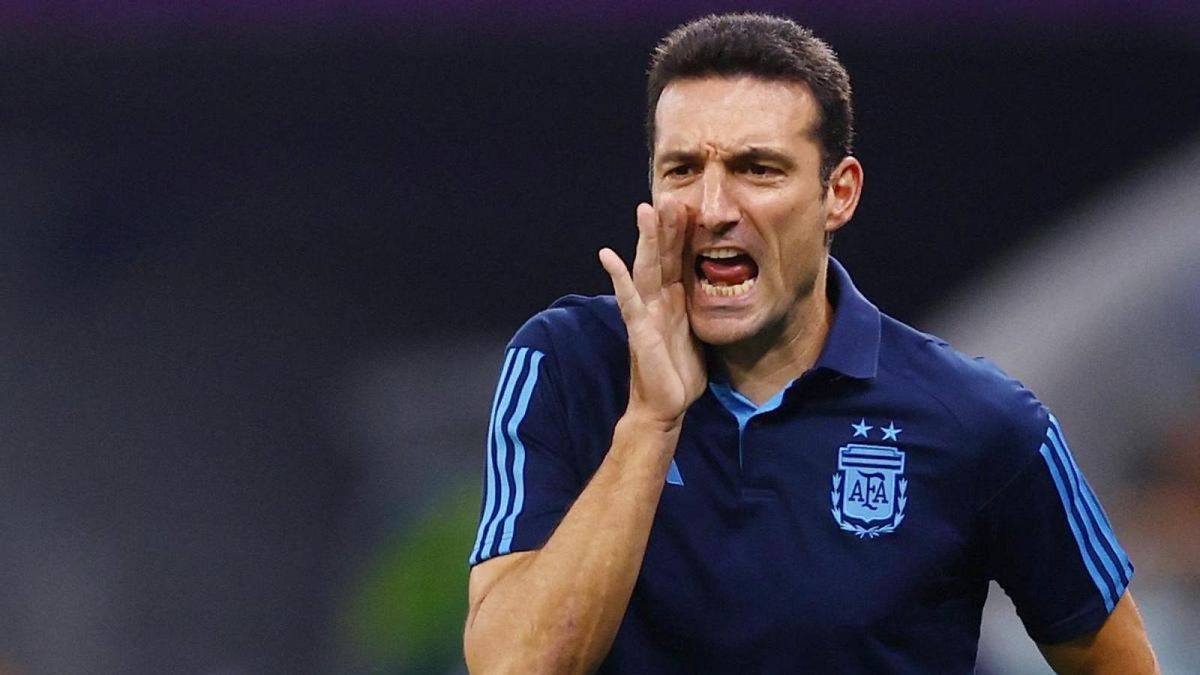 El DT Lionel Scaloni le acercó formalmente la propuesta al español Pablo Maffeo para sumarlo a la Selección Argentina (Foto: Telam).