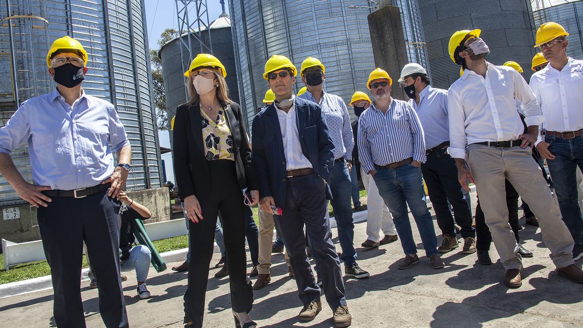 Julián Domínguez recorrió las instalaciones de Advanta en Murphy y destacó los avances en semillas. 