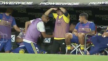 Boca y un momento de furia en el banco. Boca y un momento de furia en el banco.