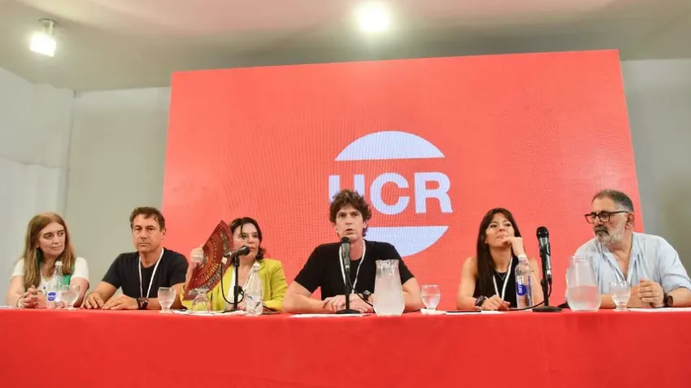 El radicalismo se sumó a las acusaciones de un supuesto acuerdo entre Milei y el kirchnerismo por Ficha Limpia