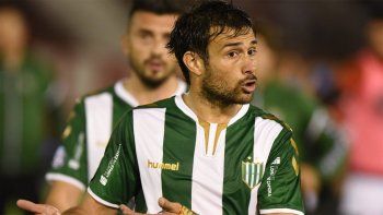 Cvitanich anunció que se va a Racing y se despidió de los hinchas de Banfield