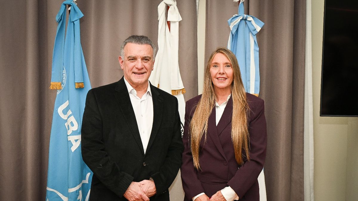 Claudia Negri junto a Marcelo Melo, quien asumir&aacute; como vicedecano en marzo de 2027. (Foto: prensa UBA).