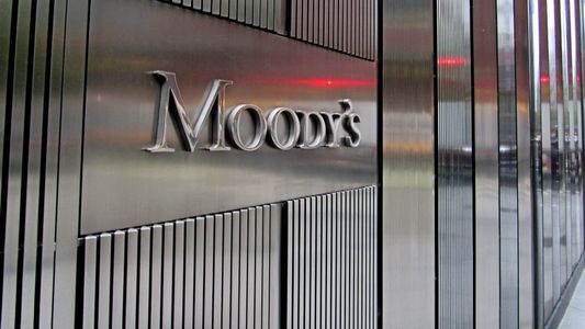Según la calificadora Moodys, la Argentina tiene un alto riesgo de volver a devaluar