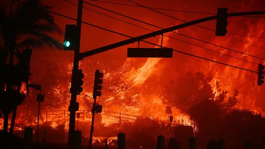 Incendios en Hollywood: qué son los vientos de Santa Ana que amenazan con destruir el Paseo de la Fama