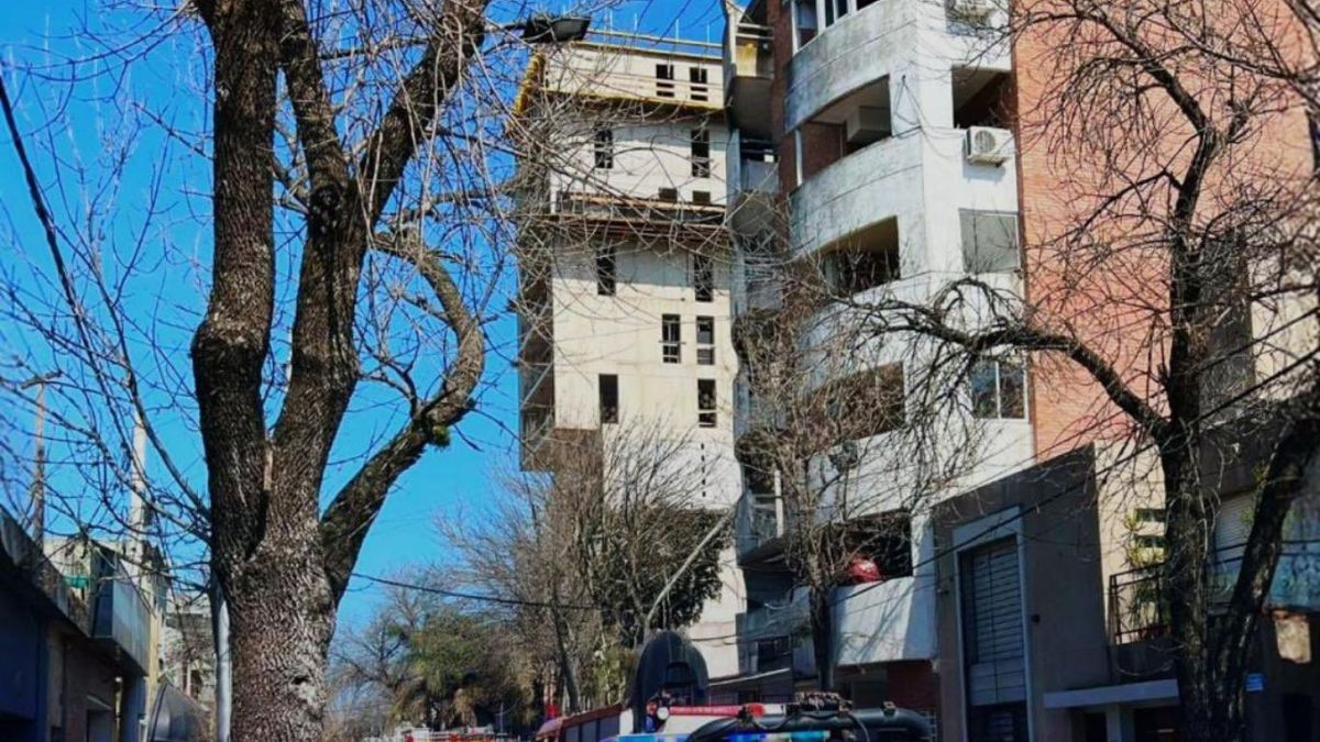 Explosi&oacute;n y ca&iacute;da al vac&iacute;o: as&iacute; fue el letal accidente en una obra que dej&oacute; varios muertos en San Lorenzo, provincia de Santa Fe.