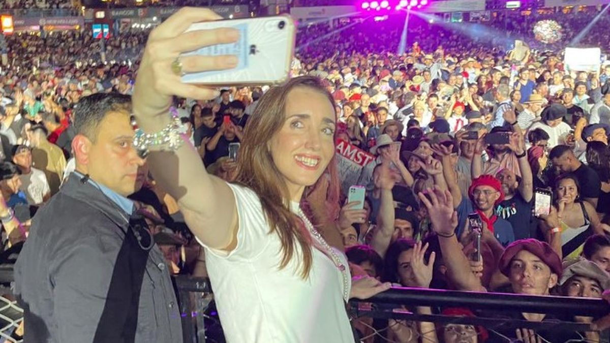 Victoria Villarruel asistió a un festival de folklore en Córdoba y tuvo un particular recibimiento. (X)