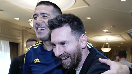 Riquelme tuvo su mega despedida en la Bombonera, con Lionel Messi como gran protagonista