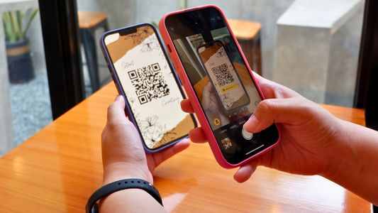 Billeteras virtuales: cómo afecta a los usuarios el conflicto entre Mercado Pago y los bancos, por el código QR