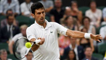 Wimbledon: Djokovic le ganaba a Nadal, pero la normativa horaria pospuso la definición para hoy
