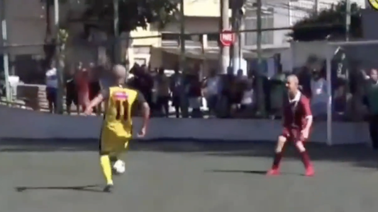 ¡No puede tener casi 60 años! El gol de Romario que rompió las redes