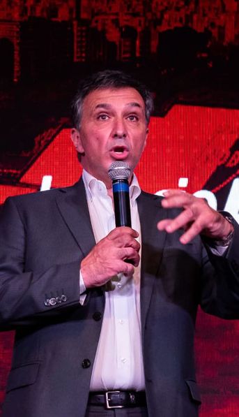 El presidente de Newells rompió el silencio por la bandera de Los Monos de la barra: No es...