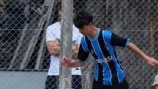 Tragedia en el fútbol argentino: un futbolista murió mientras jugaba un partido