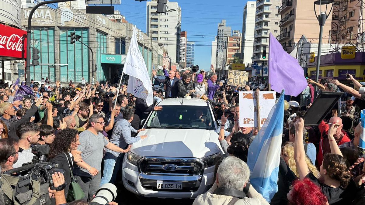 El Ministerio de Seguridad denunció penalmente el ataque a la caravana de Milei en Lomas de Zamora