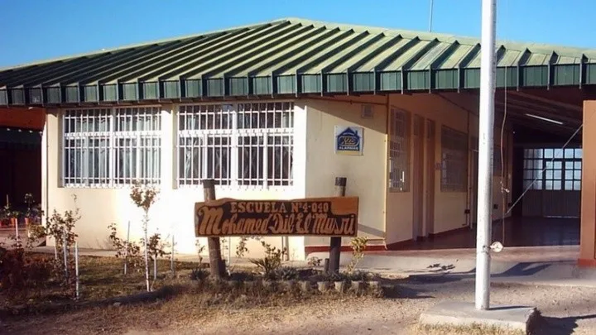 Alumnos se pelearon en el área de los baños de una escuela en Mendoza y uno de ellos sacó una navaja.