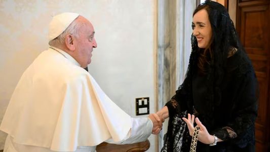 El papa Francisco recibió durante una hora a Victoria Villarruel en el Vaticano