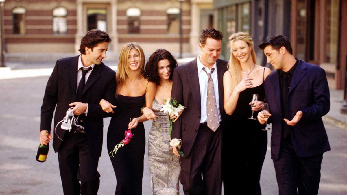 Junto a sus compa&ntilde;eros de Friends, Courteney Cox, David Schwimmer, Matt LeBlanc, Lisa Kudrow y Jennifer Aniston. (Foto: archivo)
