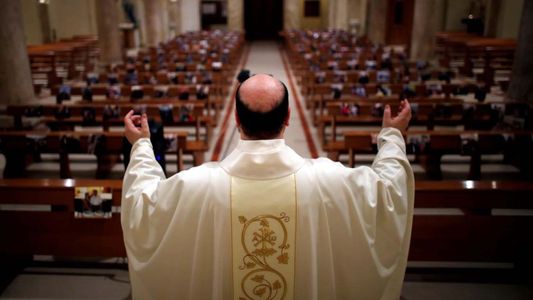 La Iglesia no controlará el pase sanitario para ir a misa en la provincia de Buenos Aires: No es nuestra competencia