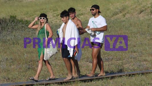 Las fotos de El Kun Agüero junto a su novia y su hijo en Punta del Este: el llamativo detalle de su look