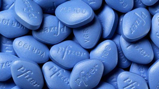 Tiene 13 años, tomó viagra por un chiste y casi se muere