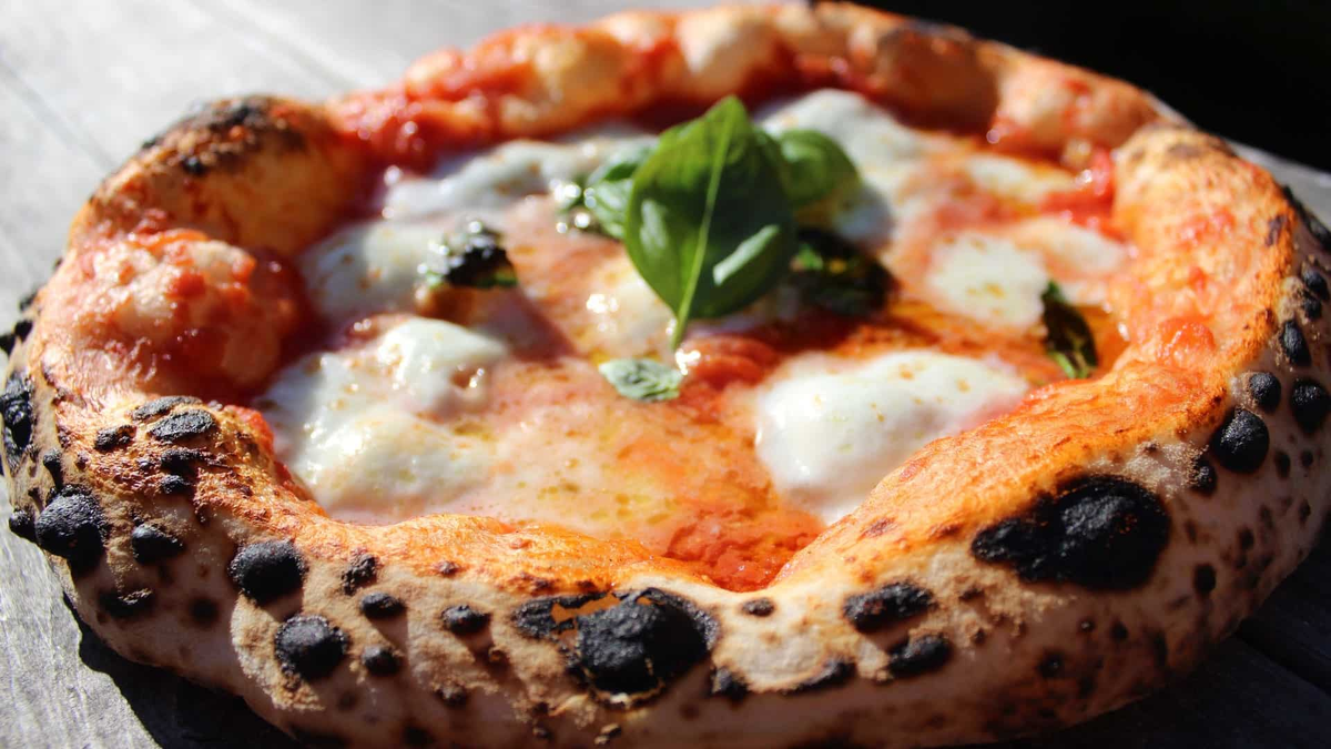 PIZZA NAPOLITANA receta casera: simples ingredientes para las m&aacute;s CRUJIENTE