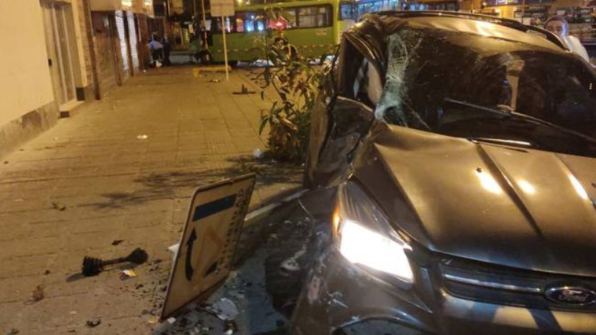 Así quedó el auto del futbolista colombiano.